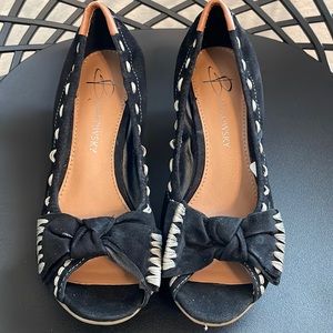 B. Makowsky peep toes heels size 5.5 Black